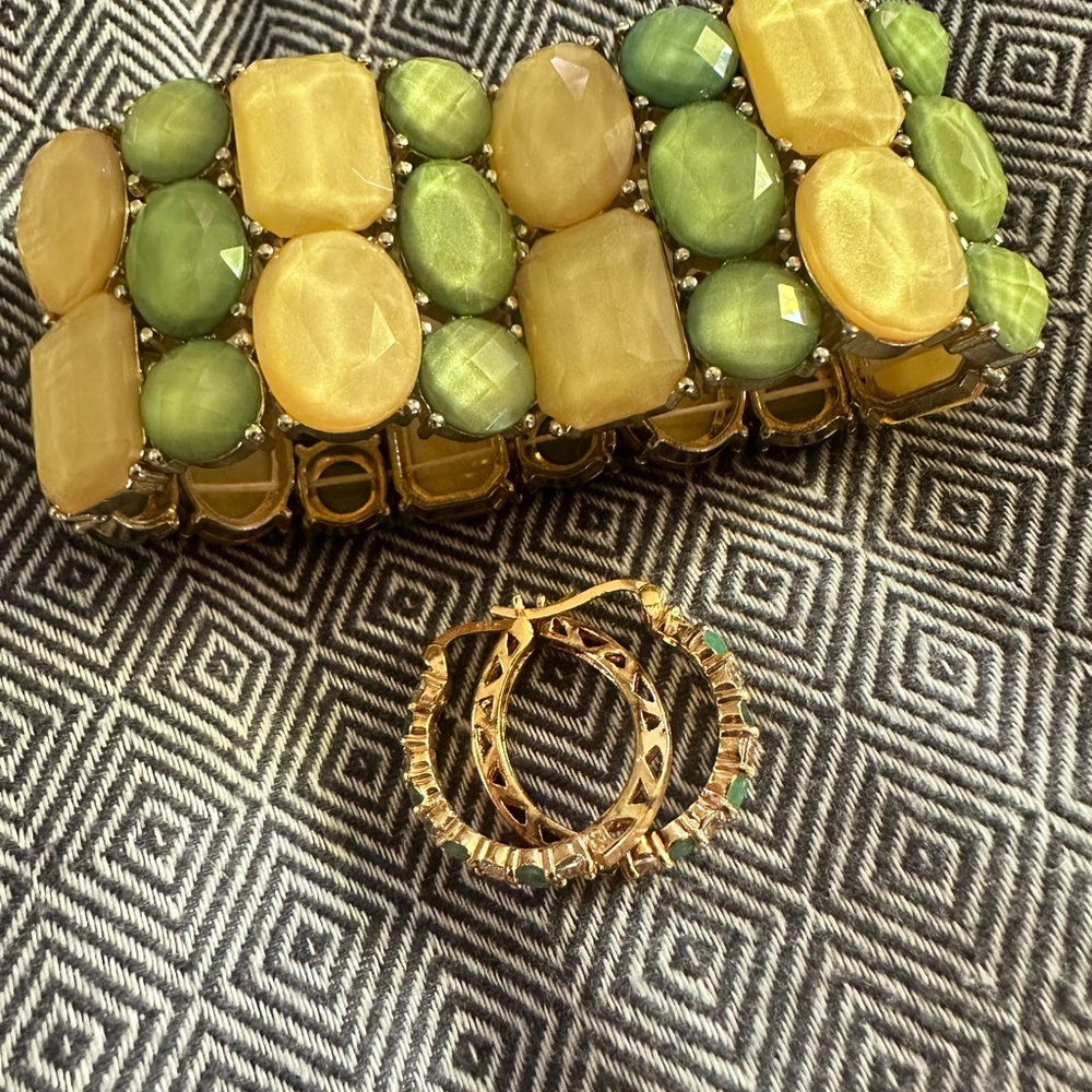 Elegant Gold and Green Bracelet Set